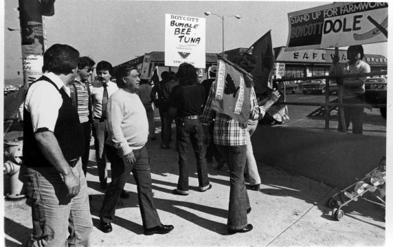 (3265) Cesar Chavez, Demonstrations, Safeway, 1980s. (3265) Cesar Chavez, Demonstrations, Safeway, 1980s.